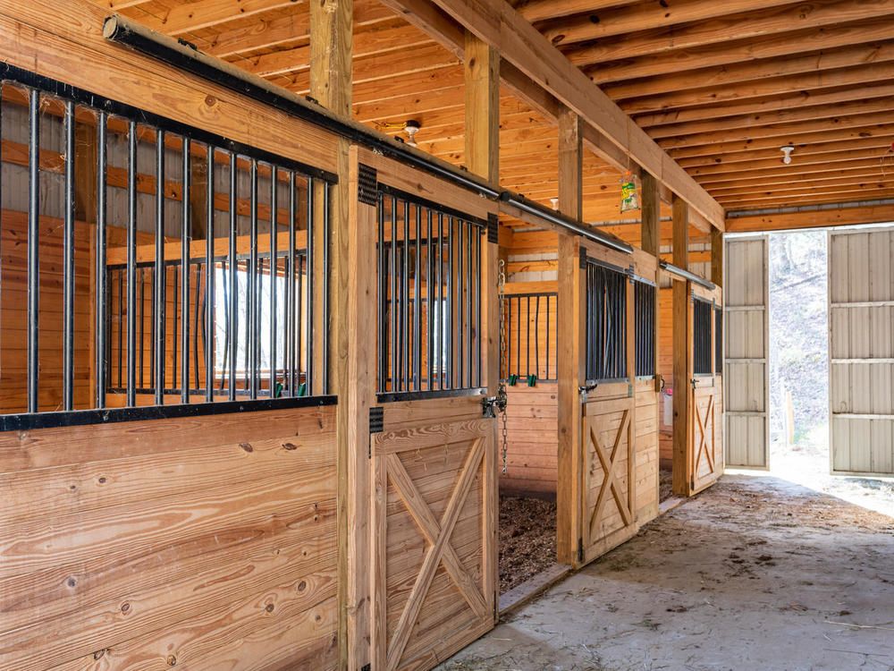 Majors Estate: 1610 Perth Rd, Clyde, NC 28721